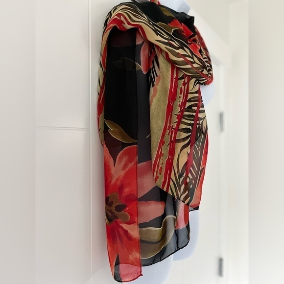 Christina/🧣Red floral scarf/ Neck scarf/ Bag scarf/ Head scarf/ 100%  polyester - Picture 3 of 9